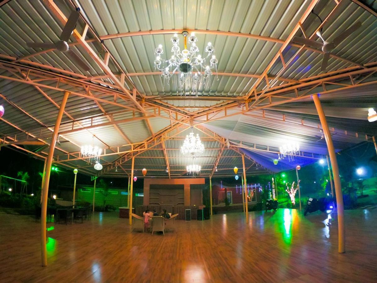 Whispering Woods Resort Lonavala Bagian luar foto