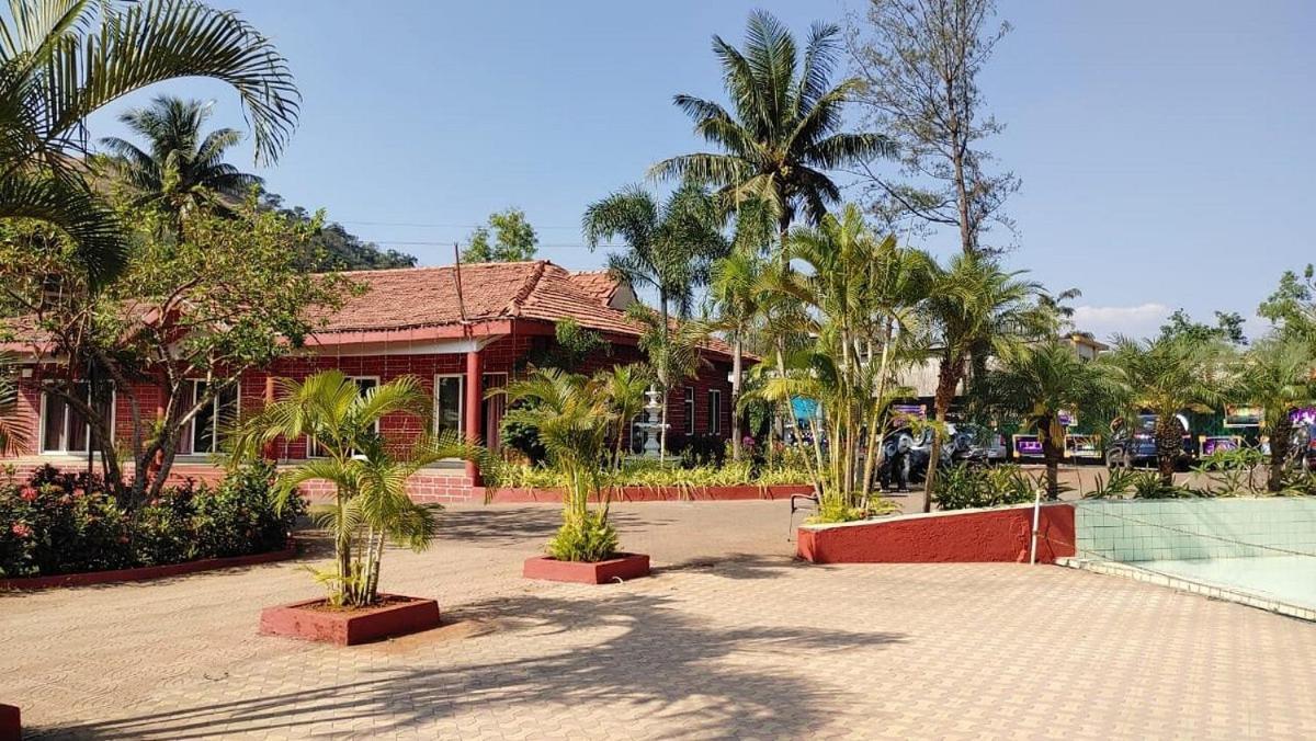 Whispering Woods Resort Lonavala Bagian luar foto