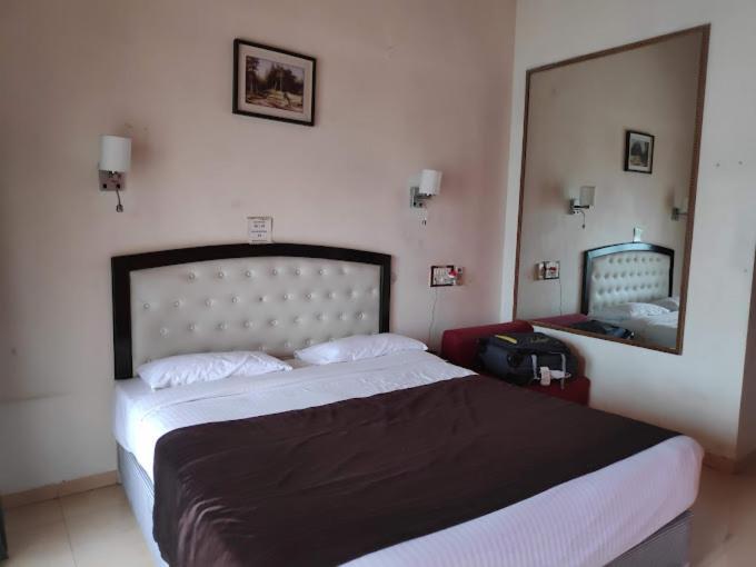 Whispering Woods Resort Lonavala Bagian luar foto